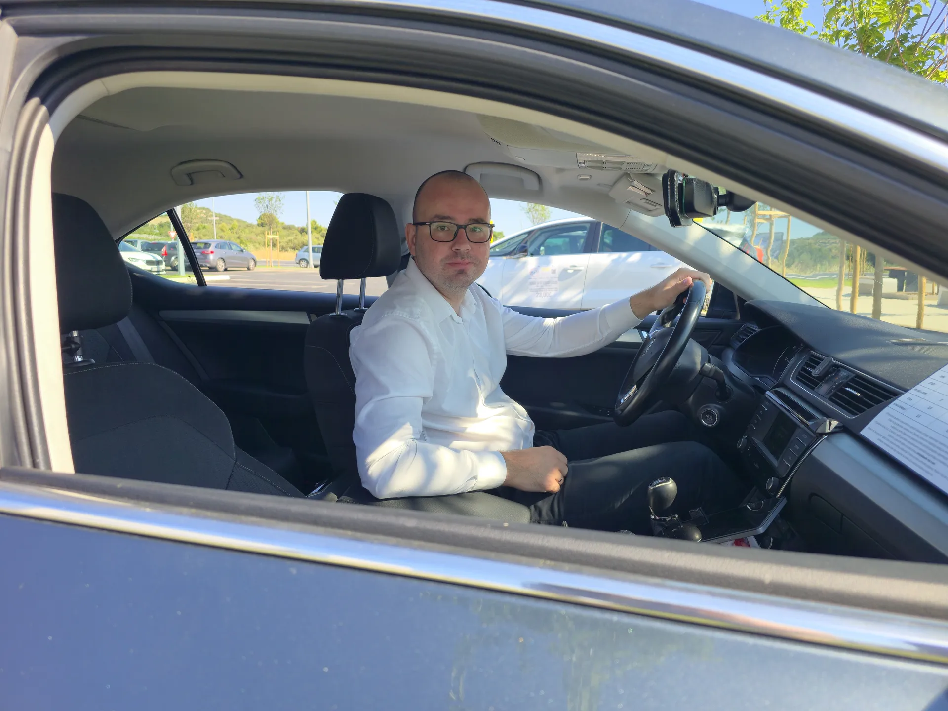 Antonio Šakić at the wheel of his Šibenik taxi, a Škoda Superb
