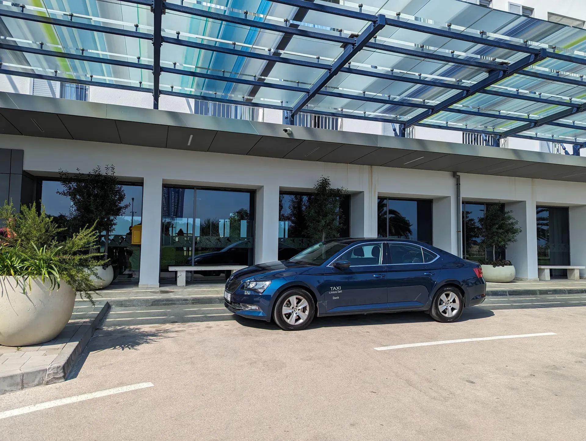 Taxi Brodarica to Zadar: TAXI Antonio's Škoda Superb on the Dalmatian coast