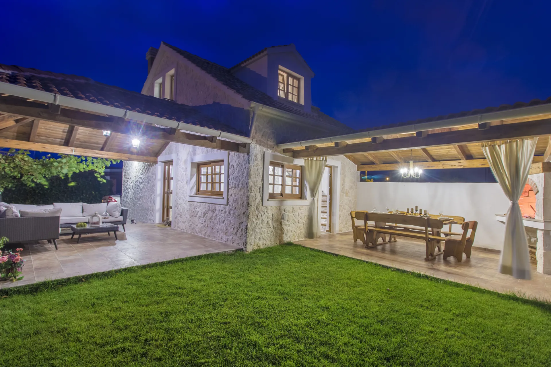 Holiday villa with a garden near Šibenik, the kind of property whose owners partner with TAXI Antonio for guest transfers